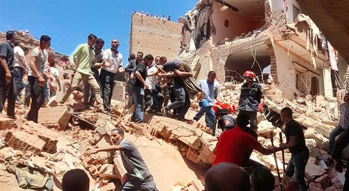 إخلاء 7 عمارات مجاورة للعقار المنهار برشيد وارتفاع المصابين إلى 13
