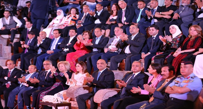 رئيس وزراء الأردن يُطلق شعلة مهرجان “جرش ” .. ومصر ضيف شرف في تقليد يحدث للمرة الأولى