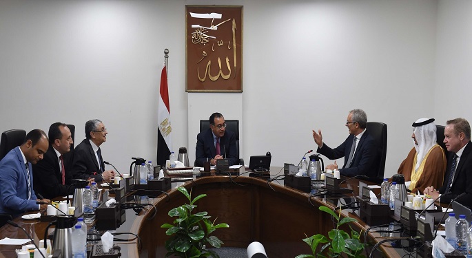 مدبولي يؤكد أهمية تعزيز التعاون مع “أكوا باور” السعودية في مشروعات تحلية المياه