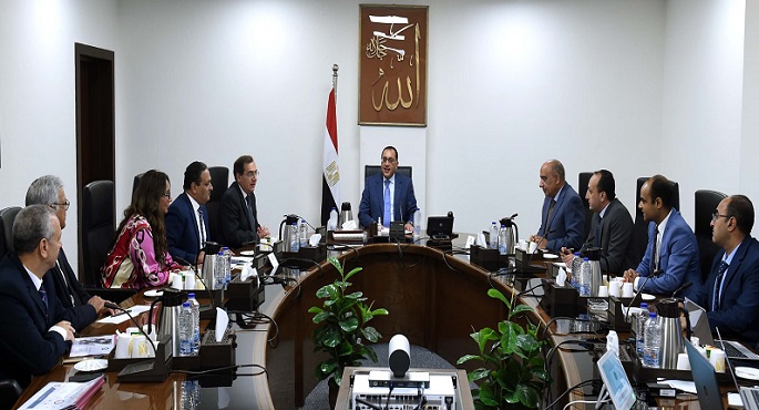 بالصور.. رئيس الوزراء يتابع مستجدات مشروع إنتاج حامض الفوسفوريك بأبوطرطور