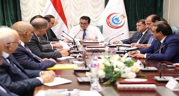 وزير الصحة يعقد اجتماعًا لمتابعة مؤشرات الاداء ضمن حملة (100 يوم صحة)