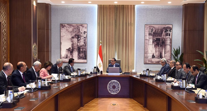 بالصور..رئيس الوزراء يتابع موقف توافر الأدوية والمستلزمات الطبية للقطاع الصحي