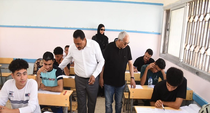 وزير التربية والتعليم ومحافظ مطروح يتفقدان عددا من لجان امتحانات الثانوية العامة بالمحافظة