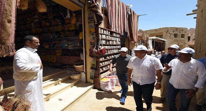 بالفيديو والصور .. رئيس الوزراء: أعمال تطوير ميدان السوق والواحة القديمة تسهم في توحيد الهوية البصرية لسيوة