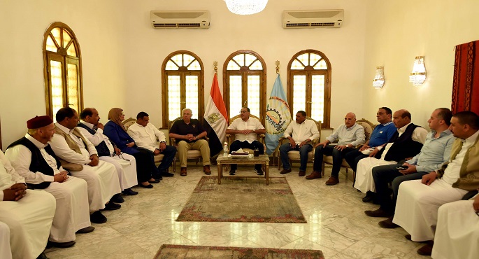 رئيس الوزراء يلتقي عدداً من كبار المشايخ والعواقل وأعضاء مجلسي النواب والشيوخ بمطروح