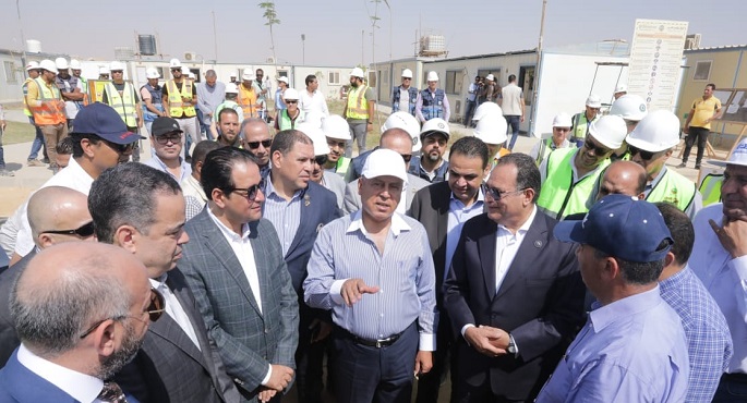 وزير النقل ووفد برلماني يتفقدون مشروع مونوريل غرب النيل