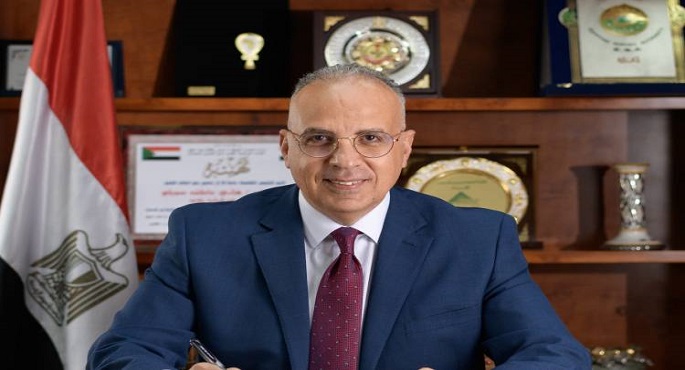 بالصور.. وزير الرى يتابع موقف “منظومة تطهيرات الترع والمصارف”