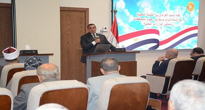 بالصور.. وزير التنمية المحلية يتابع التنفيذ في ترشيد استهلاك الكهرباء وتخفيض الإنارة العامة بالمحافظات