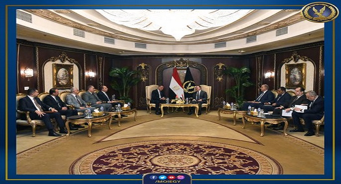وزير الداخلية يبحث مع نظيره الأردني أوجه التعاون المشترك بين البلدين