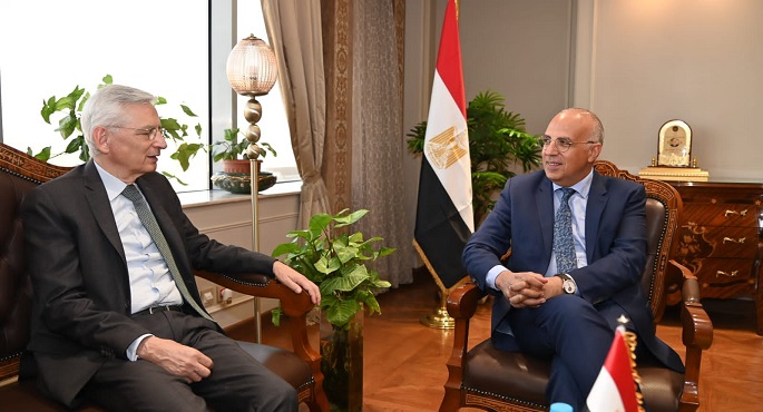 بالصور.. وزير الري يبحث مع السفير الفرنسي بالقاهرة سبل تعزيز التعاون في مجال الموارد المائية