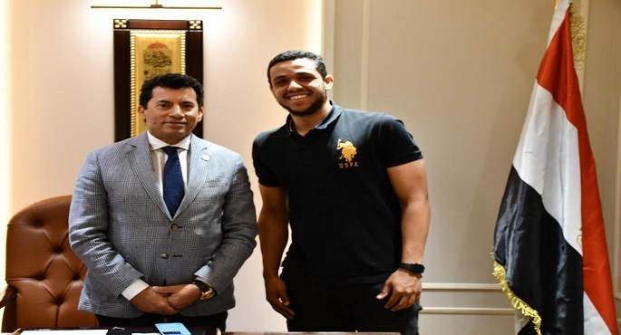 وزير الرياضة يلتقي بطل العالم في الإسكواش ويؤكد دعم مختلف الألعاب