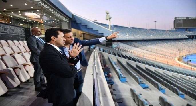 بالصور.. وزير الرياضة يتفقد استاد القاهرة للاطمئنان على جاهزيته لقمة الأهلي والزمالك