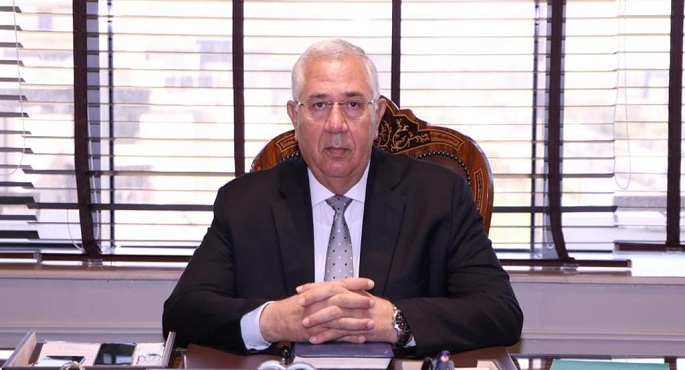 وزير الزراعة يوجه بالمرونة في صرف التقاوي والأسمدة للمزارعين