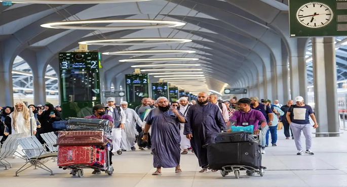 وصول طلائع ضيوف الرحمن من مكة إلى المدينة المنورة .. وتوقعات بوصول أكثر 70 ألف حاج اليوم وغدًا