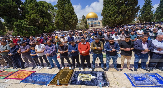 40 ألفا يؤدون صلاة الجمعة في المسجد الأقصى