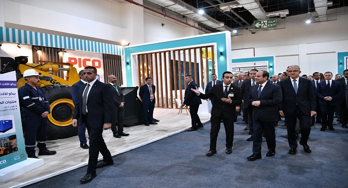 بالفيديو والصور ..الرئيس السيسي يقوم بجولة تفقدية للنسخة الثانية من المعرض الدولي السنوي للصناعة