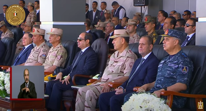 الرئيس السيسي يشهد اصطفاف تفتيش حرب الفرقة الرابعة المدرعة بالسويس