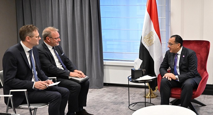 بالصور.. رئيس الوزراء يلتقي الرئيس التنفيذي لشركة “ديمي” البلجيكية ومسئولي الشركة
