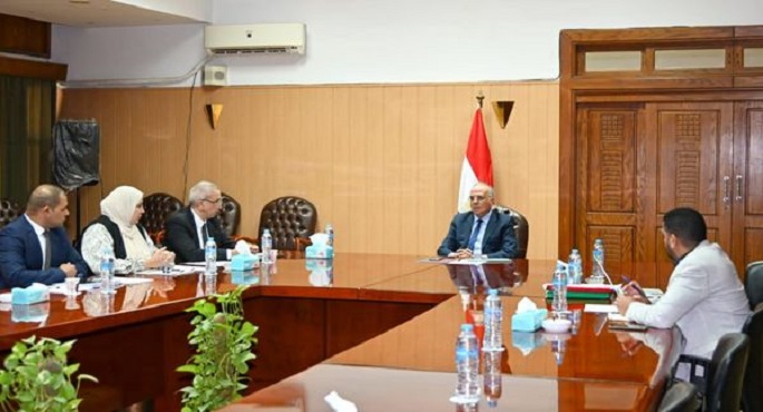 وزير الري يستعرض أنشطة هيئة المساحة في تنفيذ المشروعات القومية