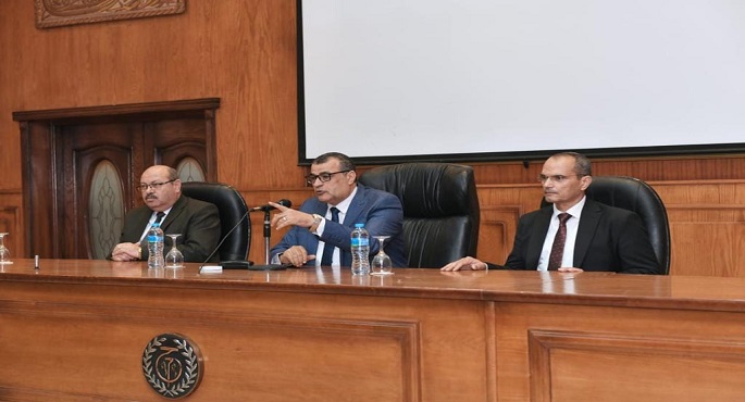 بالصور.. وزير الدولة للإنتاج الحربي يجتمع بالعاملين بشركة حلوان للصناعات الهندسية