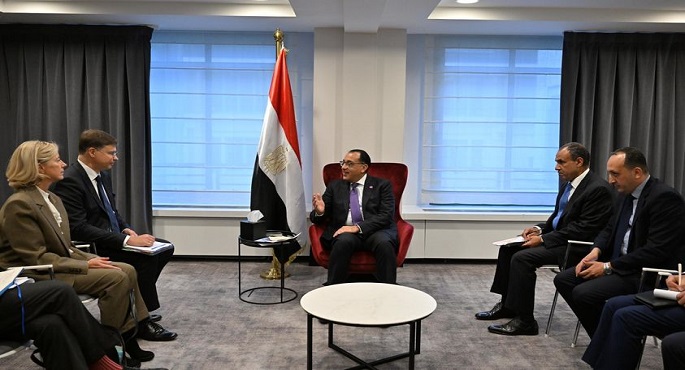 رئيس الوزراء يلتقي نائب رئيس المفوضية الأوروبية ومفوض التجارة الاوروبى بمنتدى البوابة العالمية