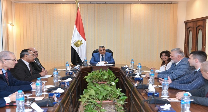“وزير الدولة للإنتاج الحربي” يستقبل “وفد يوناني” لبحث إمكانية التعاون المشترك فى مجال الصناعات الدفاعية