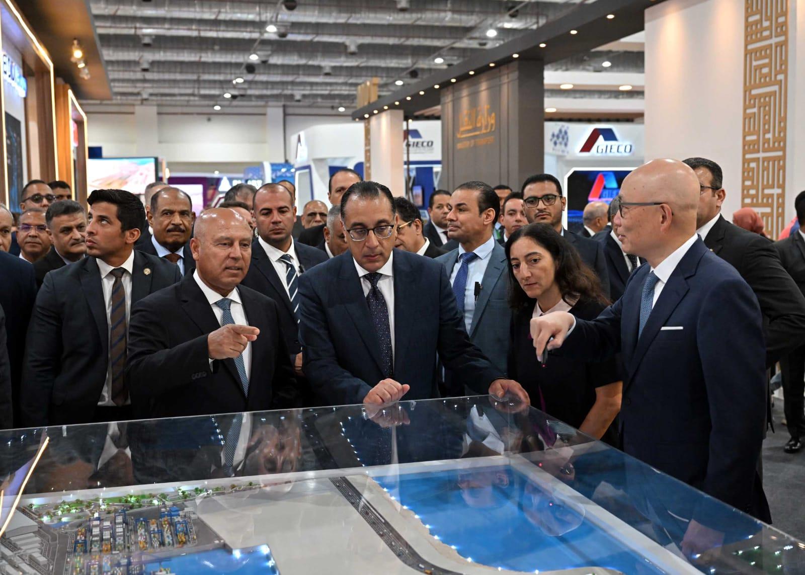 بالصور .. نيابة عن السيسي .. مدبولي يفتتح معرض النقل الذكي والبنية التحتية واللوجيستيات للشرق الأوسط وإفريقيا