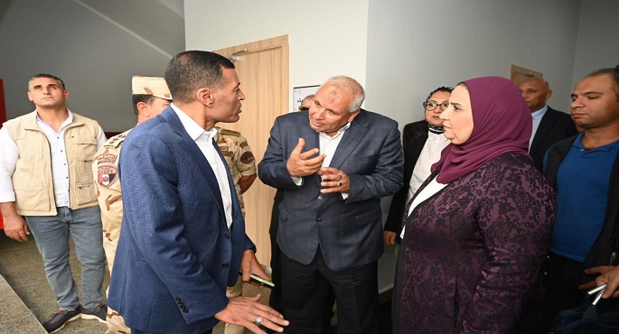 بالصور.. وزيرة التضامن الاجتماعي تزور محافظة الوادي الجديد .. وتستهلها بتفقد مركز التأهيل الاجتماعي بالفرافرة