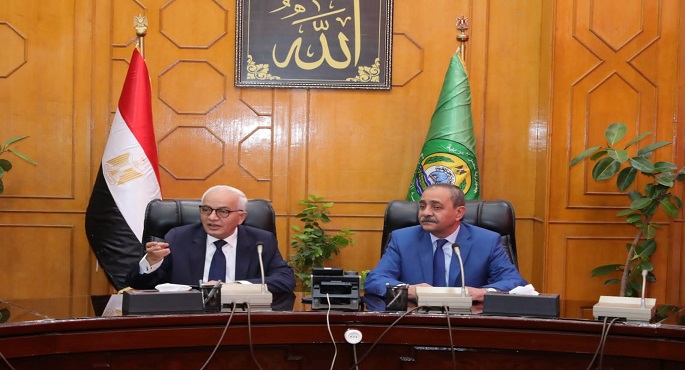 بالصور .. وزير التربية والتعليم ومحافظ الإسماعيلية يعقدان اجتماعا مع قيادات ومديرى الإدارات التعليمية