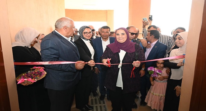 بالصور .. وزيرة التضامن تفتتح مركز تنمية الأسرة والطفل في مركز الفرافرة بالوادي الجديد ضمن مبادرة حياة كريمة