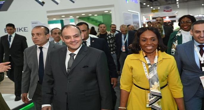 بالصور .. وزير التجارة يشيد بجودة المعروضات والتنظيم لأجنحة الدول المشاركة في المعرض الأفريقي للتجارة البينية