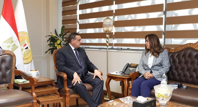 بالصور .. وزير التنمية المحلية يتابع مع محافظ دمياط  تطبيق مبادرة تخفيض أسعار السلع الغذائية و حملات إزالة التعديات