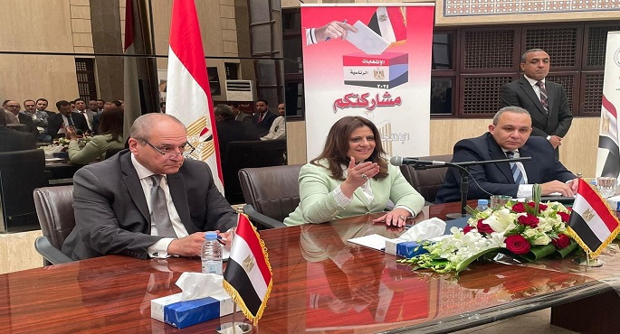 بالصور .. وزيرة الهجرة تلتقي قيادات الجالية المصرية بالسعودية ضمن حملة “شارك بصوتك”
