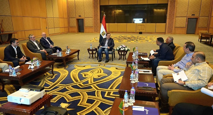 البترول: توقيع عقد جديد للتنقيب عن الذهب باستثمارات 2.5 مليون دولار