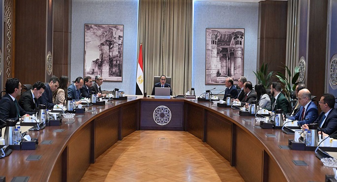 بالصور.. رئيس الوزراء يستعرض دراسة بشأن التحول نحو تقنيات الوقود النظيف وجدواه الاقتصادية
