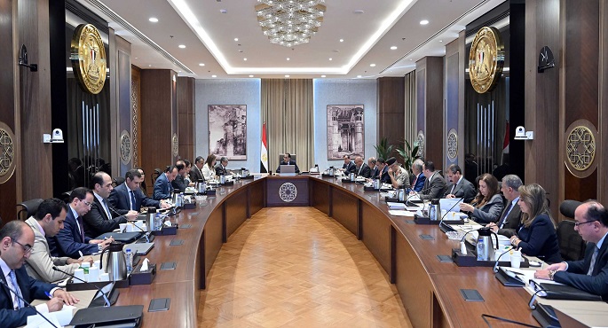 بالصور.. مدبولي يوجه بسرعة الانتهاء من تحديث استراتيجية الطاقة بوجه عام وسرعة اعتماد استراتيجية الهيدروجين الأخضر