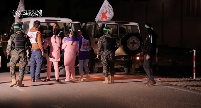 حماس تفرج عن 11 إسرائيليا مقابل إطلاق سراح 33 فلسطينيا