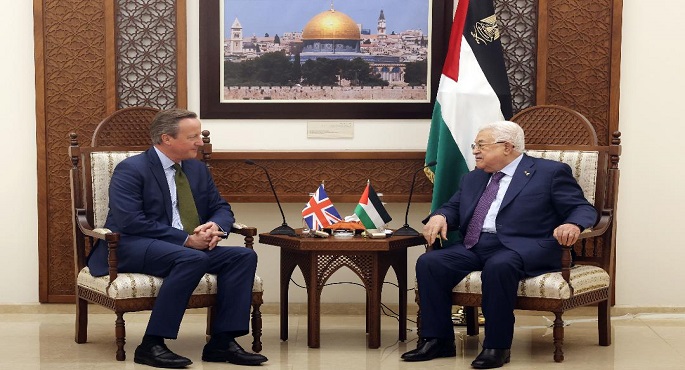 عباس يبحث مع وزير الخارجية البريطاني آخر التطورات في الأرض الفلسطينية المحتلة