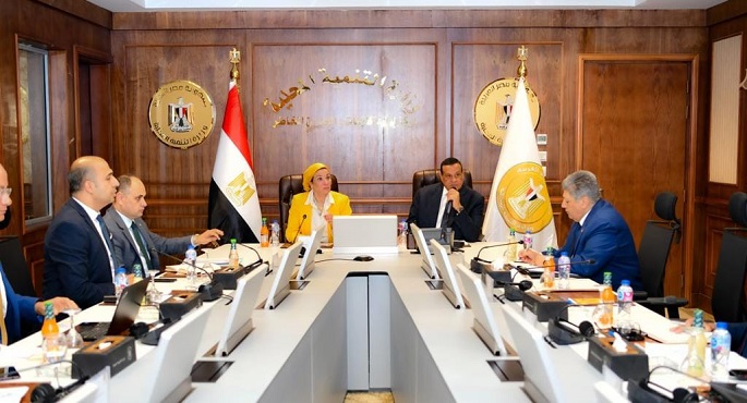 بالصور.. وزيرا التنمية المحلية والبيئة ومحافظ القاهرة يستعرضون مستجدات مشروع إدارة تلوث الهواء