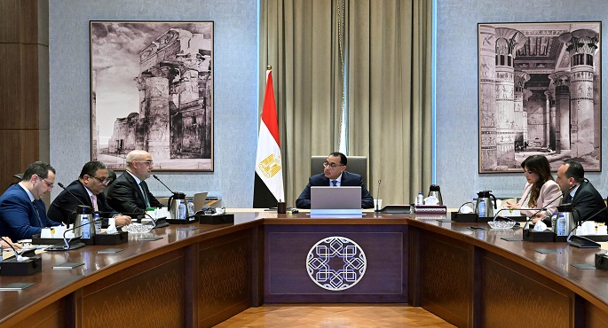 بالصور.. رئيس الوزراء يتابع مع وزير الإسكان موقف تنفيذ المشروعات