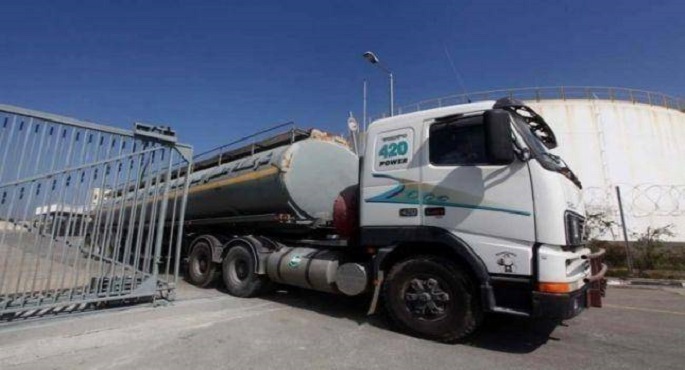 مسؤول: إسرائيل تسمح بدخول شاحنتي وقود يوميا إلى غزة