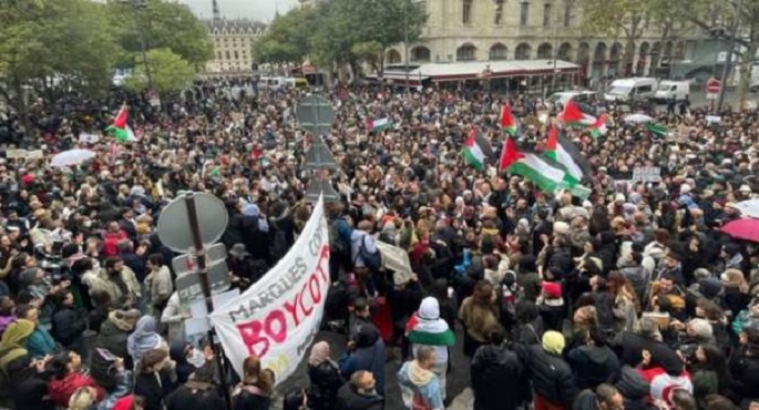 آلاف الفرنسيين يشاركون في مسيرات حاشدة بباريس لدعم فلسطين والمطالبة بوقف إطلاق النار بغزة