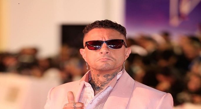أحمد الفيشاوي يعلن طرح فيلم “عادل مش عادل” قريبا بدور السينما