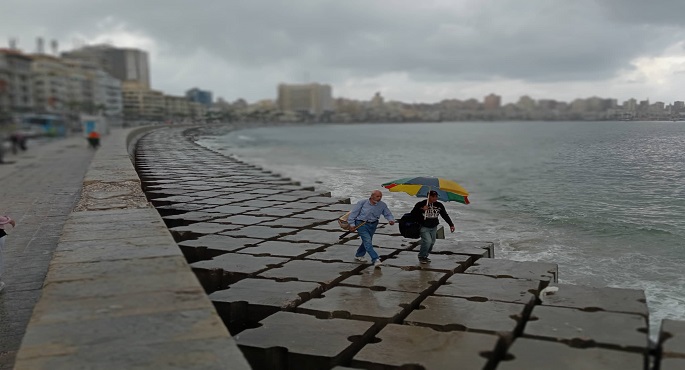 أمطار على الإسكندرية تزامنا مع بدء نوة “عوة وبرد العجوزة”