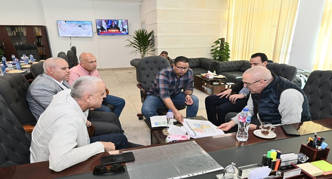 الجزار يعقد اجتماعًا للاطمئنان على معدلات إنجاز المشروعات بمدينة العلمين الجديدة