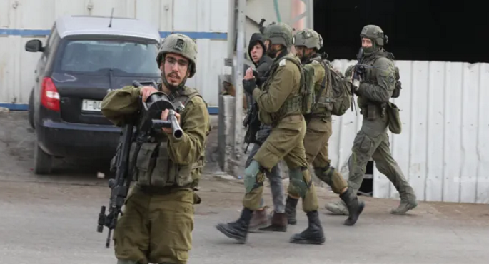 استشهاد 35 فلسطيني في قصف إسرائيلي على منازل بمخيمى المغازى والنصيرات وسط غزة.. ومواجهات عنيفة بعدة محاور