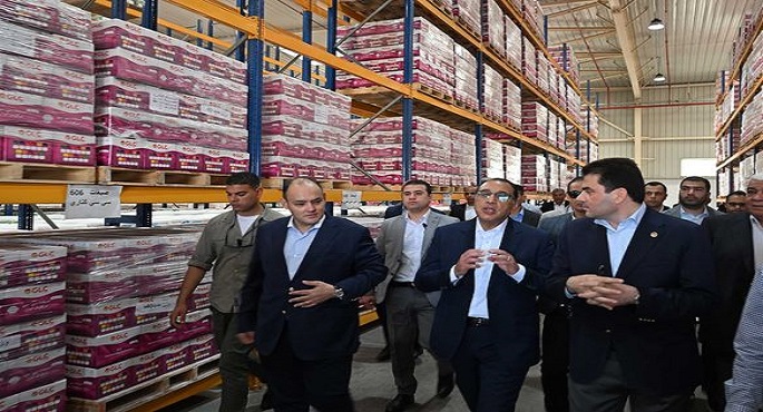 بالصور ..خلال جولته بمدينة العبور ..رئيس الوزراء يتفقد مصنع الشركة الألمانية اللبنانية للصناعة ( GLC للدهانات)