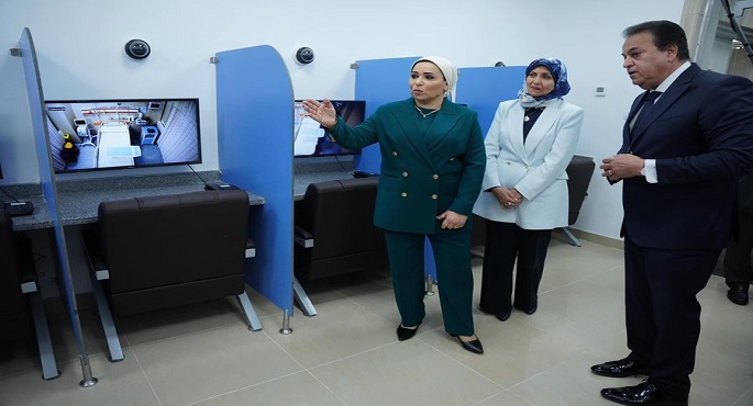 بالصور.. قرينة رئيس الجمهورية تزور أطفال فلسطينين يعالجون في مستشفى العاصمة الإدارية الجديدة