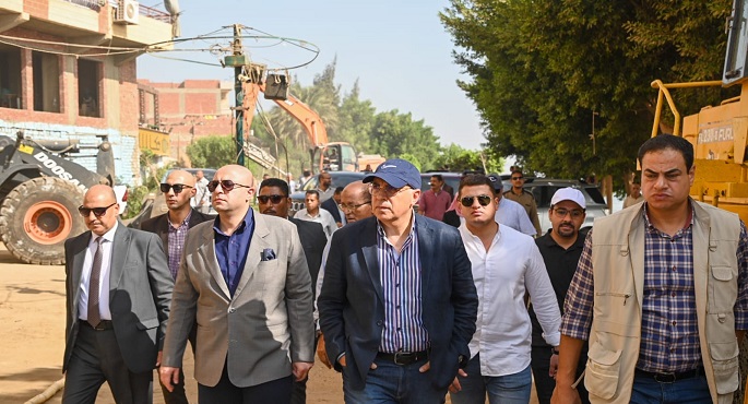 بالصور .. وزير الري يتفقد حالة نهر النيل وأعمال إزالة التعديات على مجرى النهر بمحافظة بنى سويف