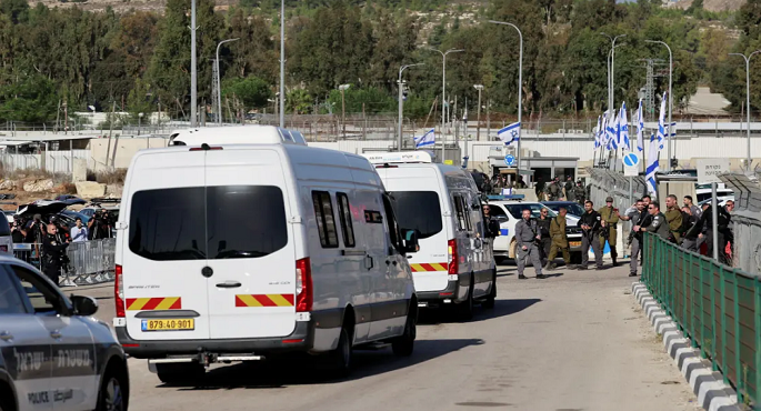 “القاهرة الإخبارية”: تسليم محتجزين إسرائيليين بمعبر كارني و3 تايلانديين وروسي بمعبر رفح